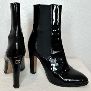 CHANEL Black Patent Leather Chelsea Boots Size 37 / 6.5 w/ Gold toned CC Logo